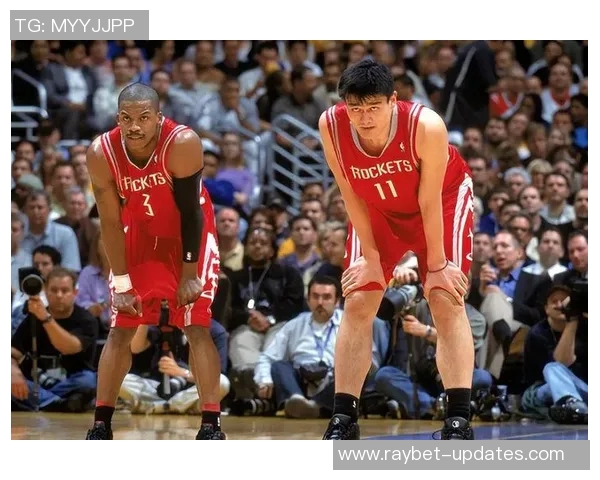 姚明传奇生涯回顾：从篮球巨星到体育文化使者的辉煌历程