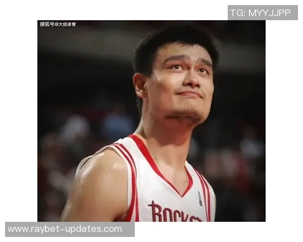 姚明的绝招揭秘：如何在NBA赛场上运用身高优势与技巧制胜