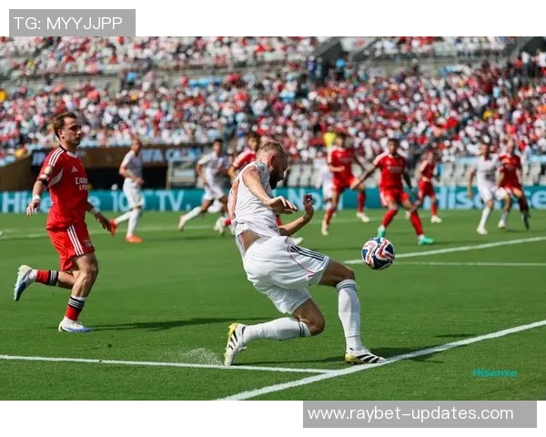 德甲激战本菲卡逆转巴黎圣日耳曼红牌事件引发全场热议战术解析 德甲激战本菲卡逆转巴黎圣日耳曼红牌事件引发全场热议战术解析