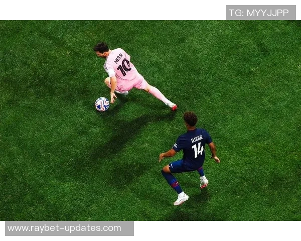 世界杯精彩对决巴黎圣日耳曼与利物浦战成平局乌龙球引发全场热议