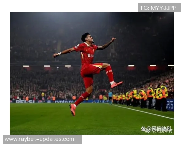 世界杯精彩瞬间那不勒斯3-0战胜利物浦帽子戏法引发全场狂欢