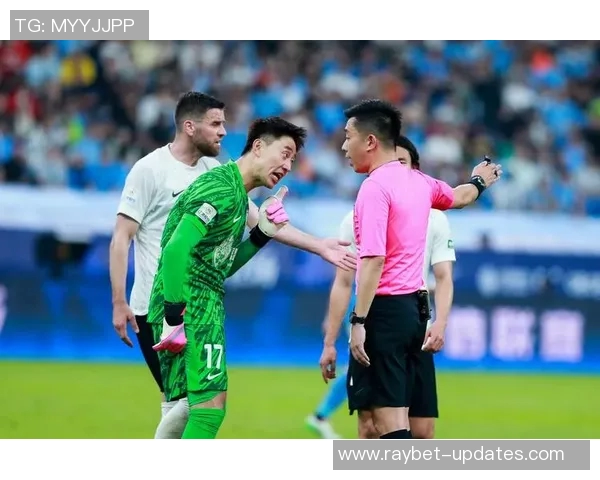 中超赛场惊现冷门里昂以一球小胜切尔西引发争议判罚讨论